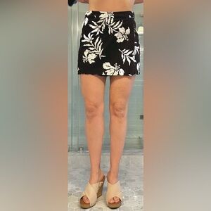 Vintage tropical black and white skort